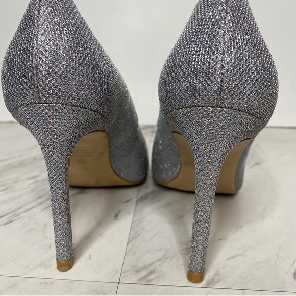Stuart Weitzman Leigh 75 Sliver Sparkle Pump 9B - Picture 4 of 14
